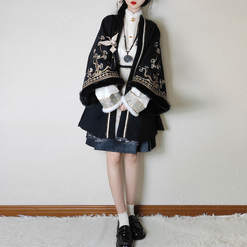 Ženska Hanfu haljina, jesensko-zimski model s flisom, profinjen izrada, inspirirana dinastijom Han.