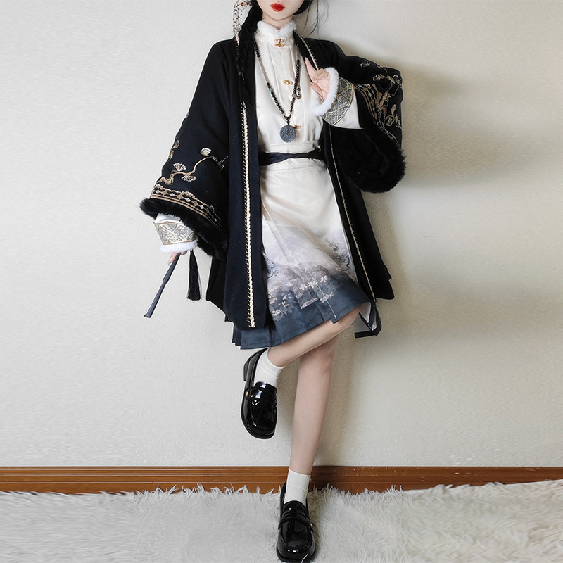 Ženska Hanfu haljina, jesensko-zimski model s flisom, profinjen izrada, inspirirana dinastijom Han.