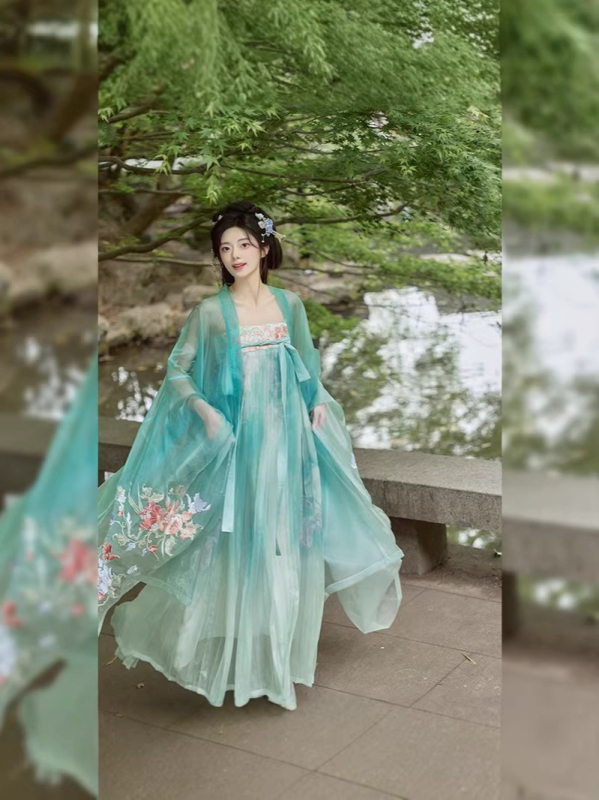 Hanfu dinastije Tang s dvanaest božanstava cvijeća, motiv Peony Rendezvous — izšivena bluza s širokim rukavima i suknja do struka, Ming inspirirano, za svakodnevnu upotrebu.