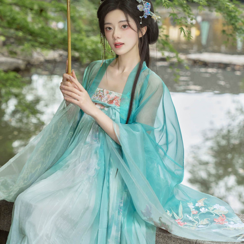 Hanfu dinastije Tang s dvanaest božanstava cvijeća, motiv Peony Rendezvous — izšivena bluza s širokim rukavima i suknja do struka, Ming inspirirano, za svakodnevnu upotrebu.