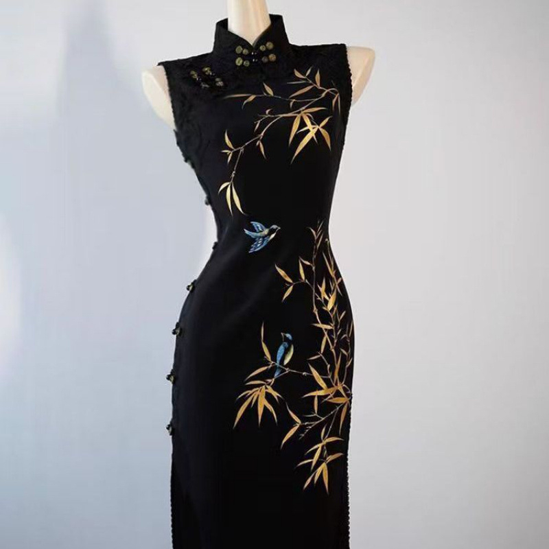 Kínai stílusú eljegyzési ruha nehéz hímzéssel és jacquard mintával, hosszú A-vonalú ruha, álló gallér, ujjatlan