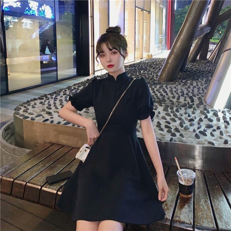 Crvena haljina s pan-buckle zatvaračem, osvježeni model 2026, retro inspiriran Cheongsam, uski struk, tea-dress, francuski stil, ljeto