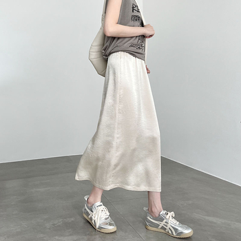 Bijela midi suknja od ice-silka za žene, fluidan kroj, satenski sjaj, ljeto, novi kineski stil, prorez, teksturna elegancija