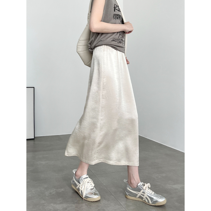 Bijela midi suknja od ice-silka za žene, fluidan kroj, satenski sjaj, ljeto, novi kineski stil, prorez, teksturna elegancija
