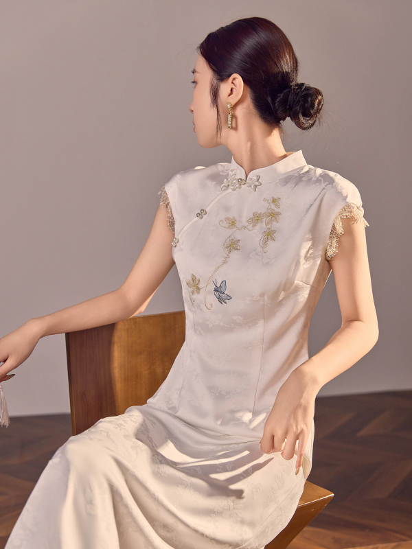 2026 nyári ruha álló gallérral és leheletnyi ujjakkal, kínai stílusú hímzett qipao ZX modell N5036