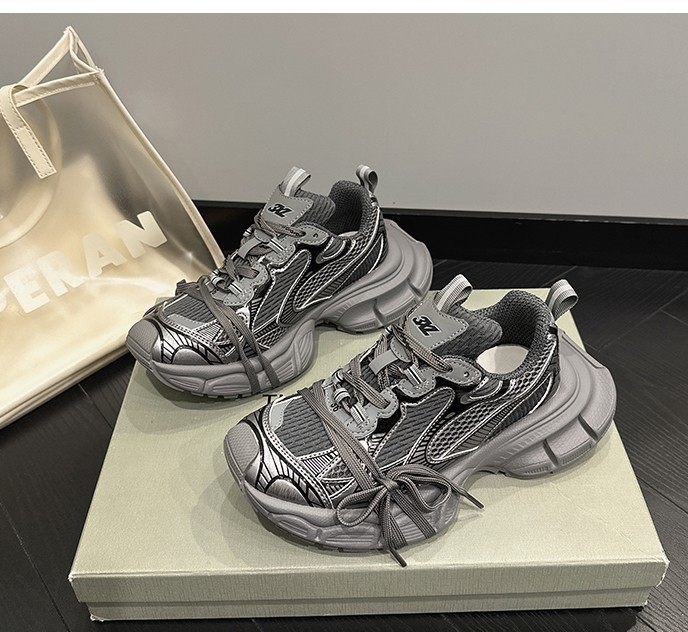 2026 tavasz-nyár Női dad sneakers, légáteresztő, sokoldalú, vintage vast talppal a magasság növeléséért, mindennapi sportcipő