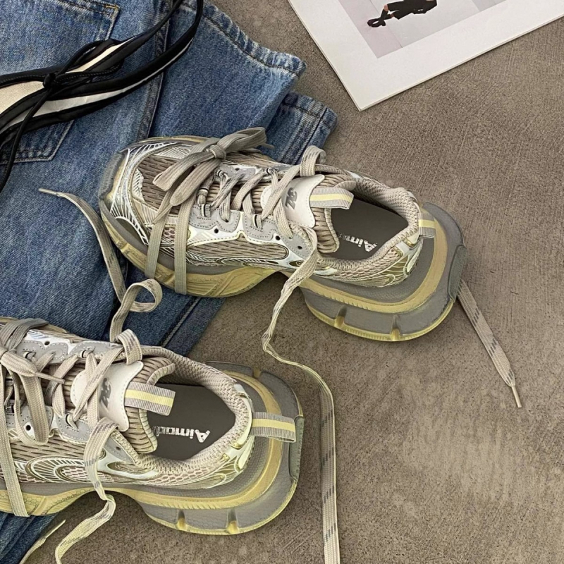 2026 tavasz-nyár Női dad sneakers, légáteresztő, sokoldalú, vintage vast talppal a magasság növeléséért, mindennapi sportcipő