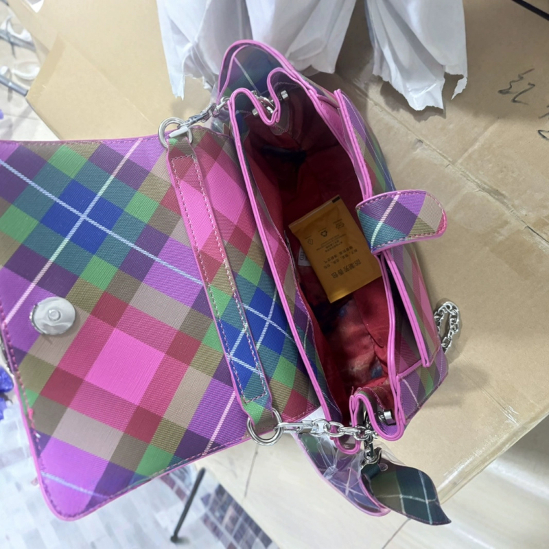 PVC mini kvadratna crossbody torba s magnetskim zatvaranjem, školjkast oblik, mala veličina, podstava od poliestera, unutarnja džep s zipom i džep za telefon, jedan remen, gradski stil, proljeće 2025