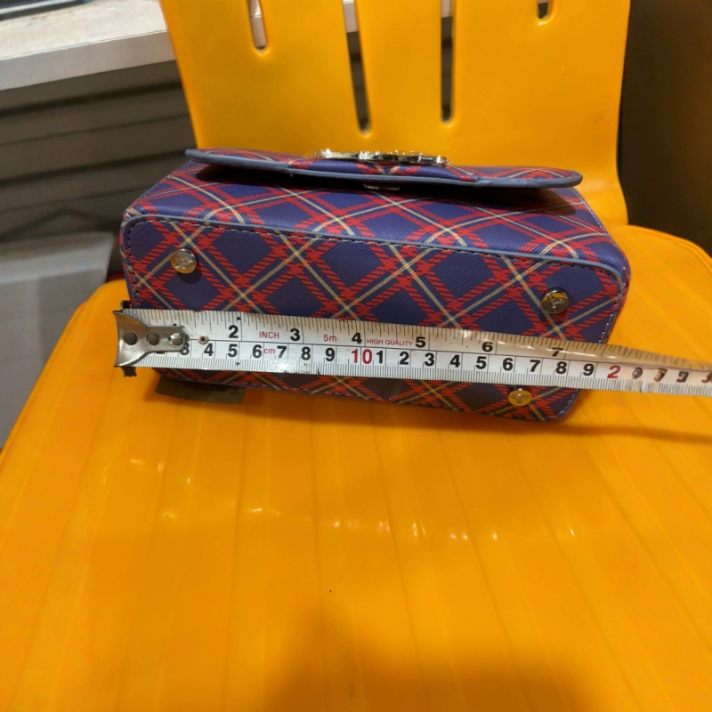 PVC mini kvadratna crossbody torba s magnetskim zatvaranjem, školjkast oblik, mala veličina, podstava od poliestera, unutarnja džep s zipom i džep za telefon, jedan remen, gradski stil, proljeće 2025