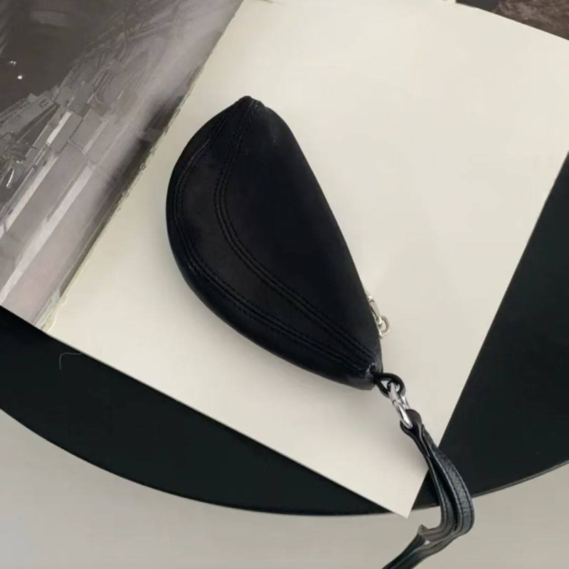 Ултраккомпактно монетно портмоне с халтер – мини чантичка във форма на мини пелмени, сладък нишов дизайн за червило и слушалки, RFID защита