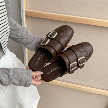 Női slip-on mules dupla csattal, puha bőr, zárt orrú, négyszögletes orr, sokoldalú tavasszal 2026