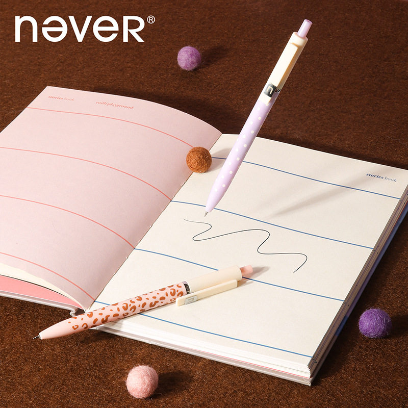 Комплект гел писалки от серия Never Leopard Print – Nebula Bobo / Berry Cocoa, с издърпващ се механизъм, двойни върхове, висококачествен дизайн