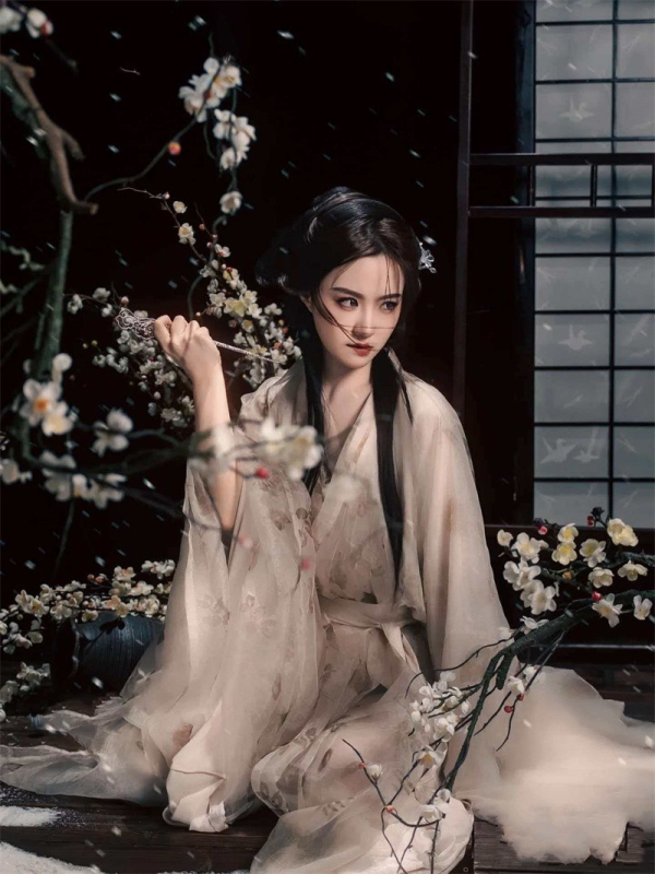 Hanfu dinastije Jin s ravnim krojem, eterični drevni stil, križani ovratnik, široki rukavi, floralni uzorak, žensko, proljeće-ljeto