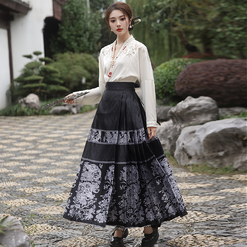 Ženski Hanfu top s preklopnim ovratnikom i izvezenim uzorom, suknja u Ming dinastijskom stilu, jesenski retro slobodan kroj