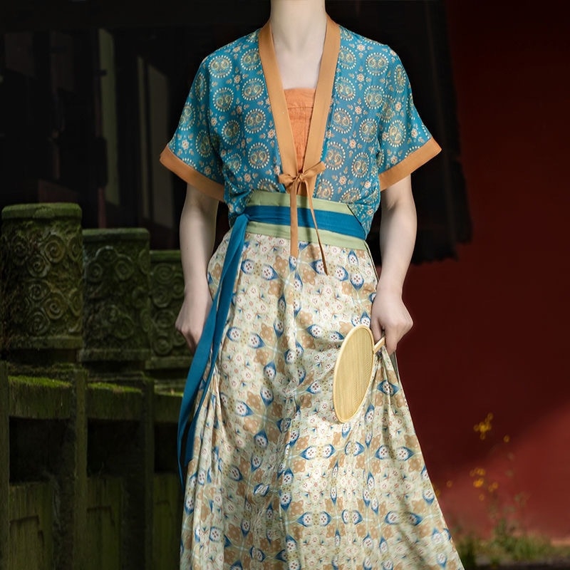 2025 nova Tang-stil Hanfu za žene, proljeće–ljeto, retro poboljšani kroj, Tang stražnji dio s naramenicama, suknja s rasjecima, svakodnevna radna odjeća