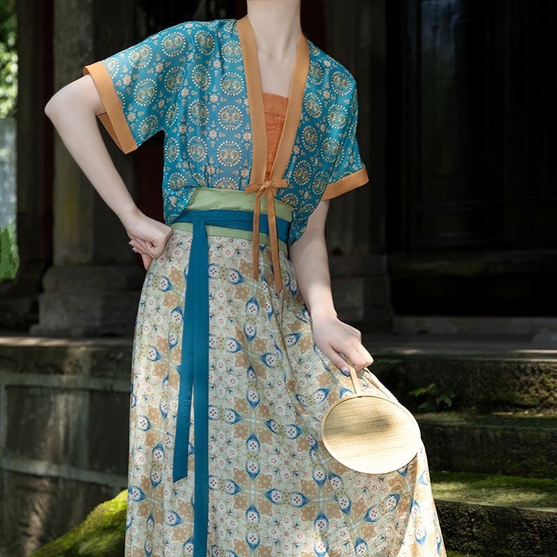 2025 nova Tang-stil Hanfu za žene, proljeće–ljeto, retro poboljšani kroj, Tang stražnji dio s naramenicama, suknja s rasjecima, svakodnevna radna odjeća