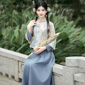 Hanfu inspirirani dvodijelni set: top s stojećim ovratnikom, dijagonalnim zatvaračem i vezanjem, otisnutim dugim rukavom, usklađena midi suknja