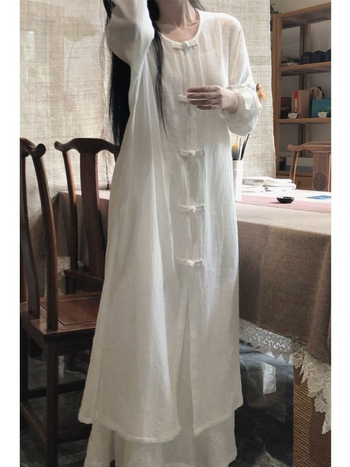 Ženski odjevni komad u kineskom stilu sa zen dojmom: bluza s okruglim izrezom i široke hlače, set za čajnu ceremoniju.