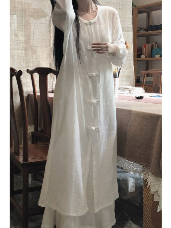Ženski odjevni komad u kineskom stilu sa zen dojmom: bluza s okruglim izrezom i široke hlače, set za čajnu ceremoniju.