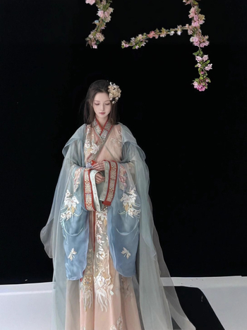 Ženski Hanfu – [Lianchen] bogato izšivena haljina-kapa, inspirirana razdobljem ratnih država, višebojni set za proljeće i ljeto