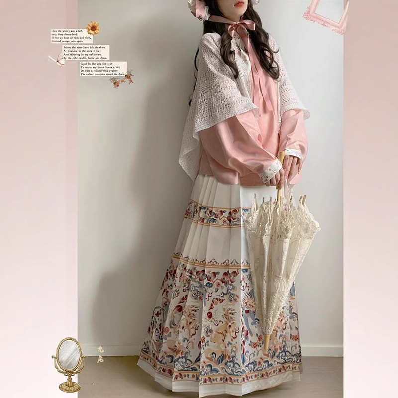 Hanfu u Ming stilu s Han-Yang eklektikom, kratka jakna s ovratnikom, rukavi tipa pijpa, suknja s motivom konjske lice, Lolita jesen-zima komplet