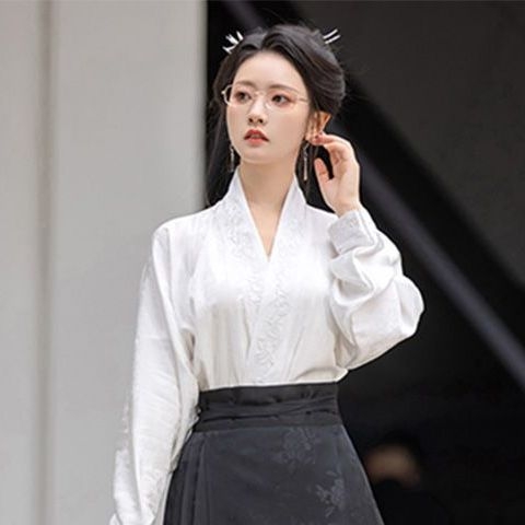 Ženski Hanfu u Ming stilu, komplet za proljeće-jesen 2025, Ma Mian suknja s bisernom ukrasom, svakodnevna nosivost, ravni rukavi, novi kineski stil