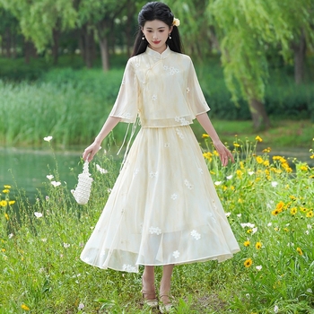 Novi kineski Tang stil Hanfu set od dva komada: gornji dio s uspravnim ovratnikom i nagnutim reverom, vezeni margaritama, 3/4 rukavi, nacionalni stil