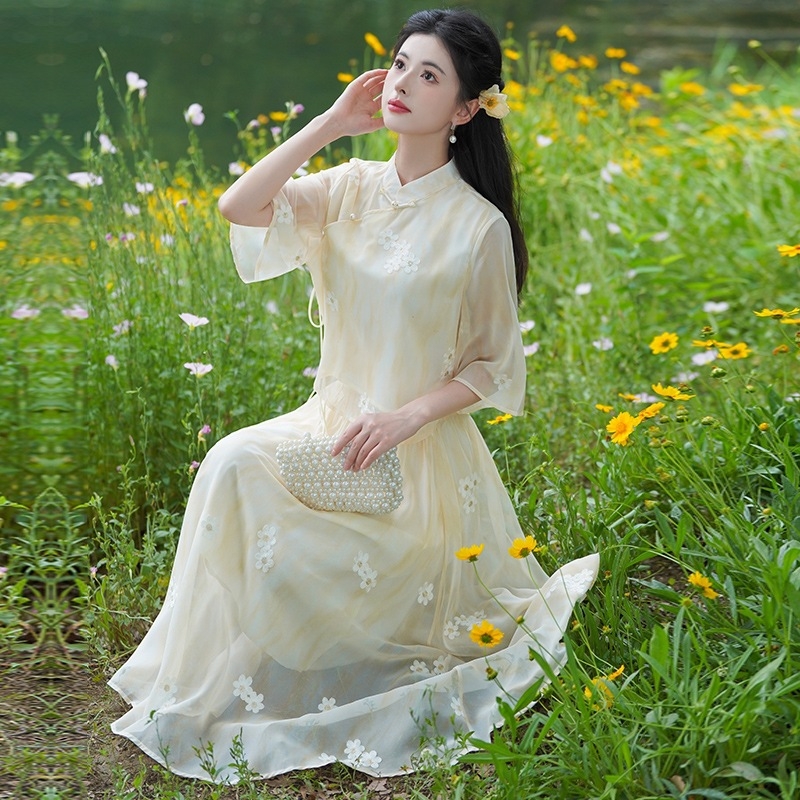Novi kineski Tang stil Hanfu set od dva komada: gornji dio s uspravnim ovratnikom i nagnutim reverom, vezeni margaritama, 3/4 rukavi, nacionalni stil