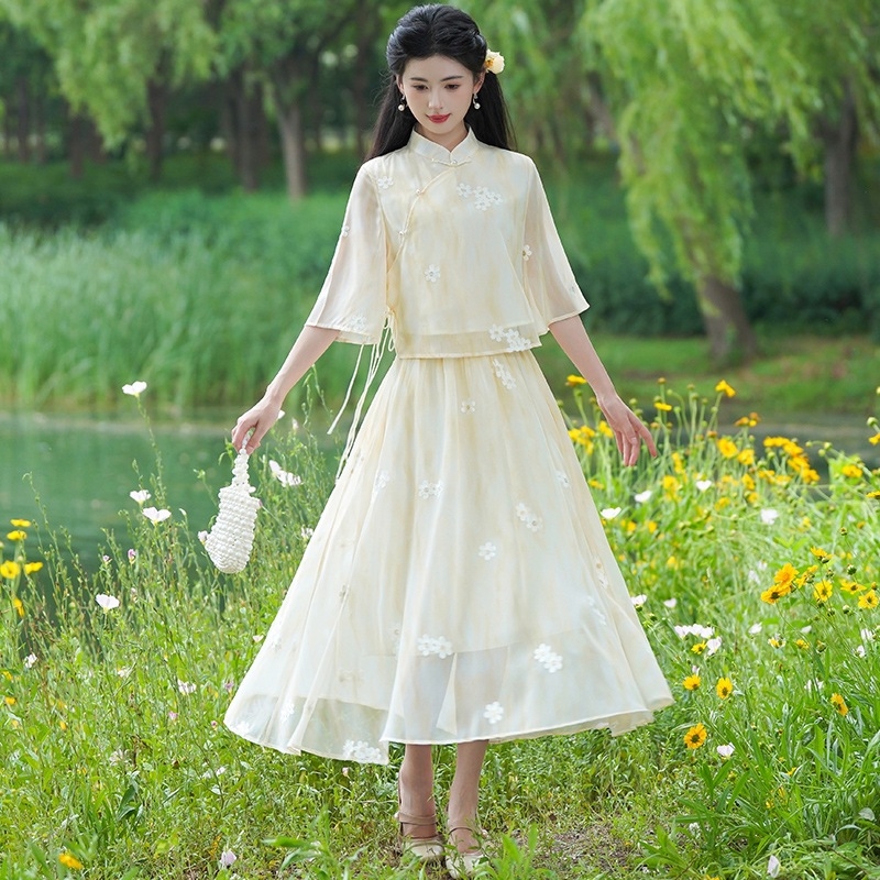 Novi kineski Tang stil Hanfu set od dva komada: gornji dio s uspravnim ovratnikom i nagnutim reverom, vezeni margaritama, 3/4 rukavi, nacionalni stil