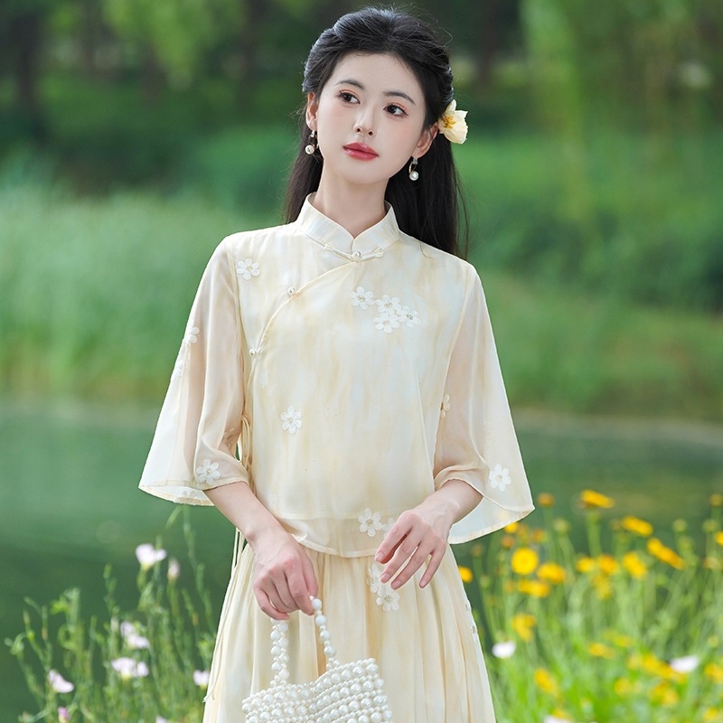 Novi kineski Tang stil Hanfu set od dva komada: gornji dio s uspravnim ovratnikom i nagnutim reverom, vezeni margaritama, 3/4 rukavi, nacionalni stil