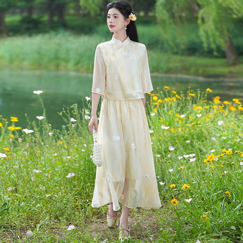 Novi kineski Tang stil Hanfu set od dva komada: gornji dio s uspravnim ovratnikom i nagnutim reverom, vezeni margaritama, 3/4 rukavi, nacionalni stil