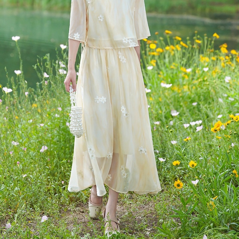 Novi kineski Tang stil Hanfu set od dva komada: gornji dio s uspravnim ovratnikom i nagnutim reverom, vezeni margaritama, 3/4 rukavi, nacionalni stil