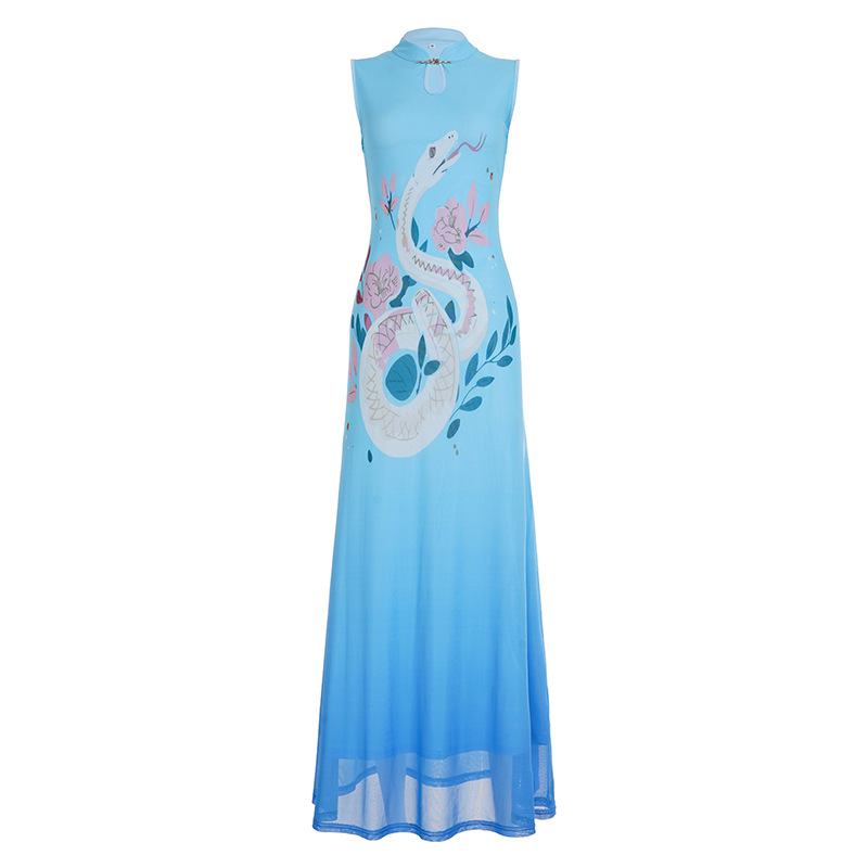 Lila ujjatlan ruha absztrakt mintával, álló gallérral, modern kínai ihletésű qipao-stílusú, hosszú, karcsúsított fazon