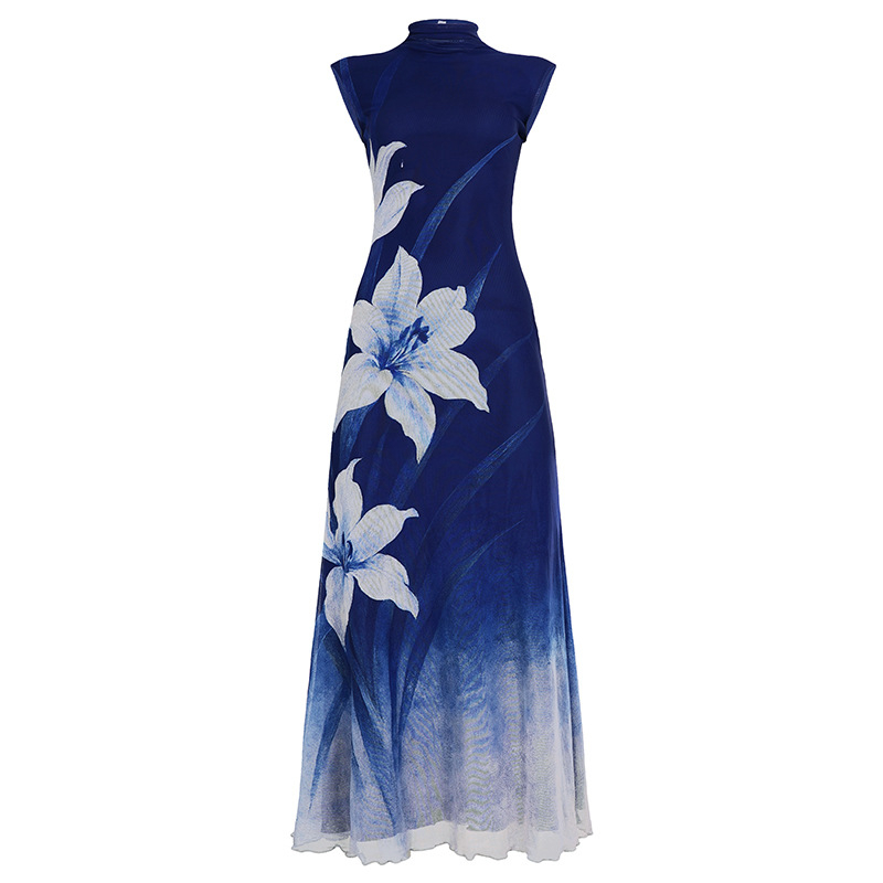 Lila ujjatlan ruha absztrakt mintával, álló gallérral, modern kínai ihletésű qipao-stílusú, hosszú, karcsúsított fazon
