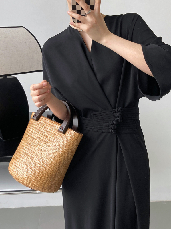 Luxi elegáns ruha, derékvonal övvel és elöl kötőzárral, egyenes szabású, letisztult kínai stílusú hosszú ruha