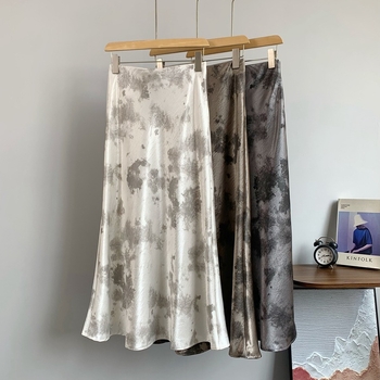 Proljeće 2026 satenska midi suknja s Ink Flower otiskom, fishtail kroj, elegantan silueta, japansko-korejski ležerni stil