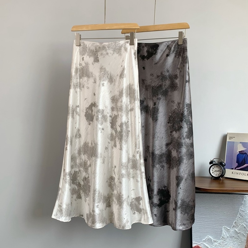 Proljeće 2026 satenska midi suknja s Ink Flower otiskom, fishtail kroj, elegantan silueta, japansko-korejski ležerni stil