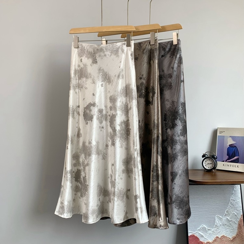Proljeće 2026 satenska midi suknja s Ink Flower otiskom, fishtail kroj, elegantan silueta, japansko-korejski ležerni stil