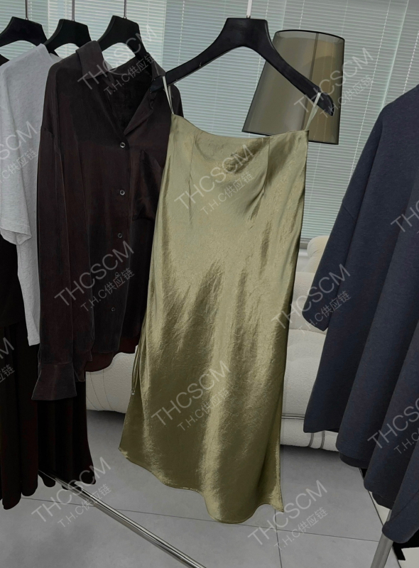 Youran 26 Novi proljetni model, Novi kineski stil, acetatna satenska crepe tkanina, prilagođeni kroj, midi suknja s ribljim repom, čvor i resice, bočni prorez