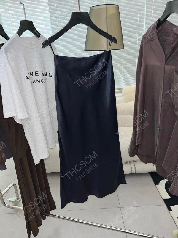 Youran 26 Novi proljetni model, Novi kineski stil, acetatna satenska crepe tkanina, prilagođeni kroj, midi suknja s ribljim repom, čvor i resice, bočni prorez