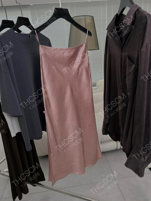 Youran 26 Novi proljetni model, Novi kineski stil, acetatna satenska crepe tkanina, prilagođeni kroj, midi suknja s ribljim repom, čvor i resice, bočni prorez