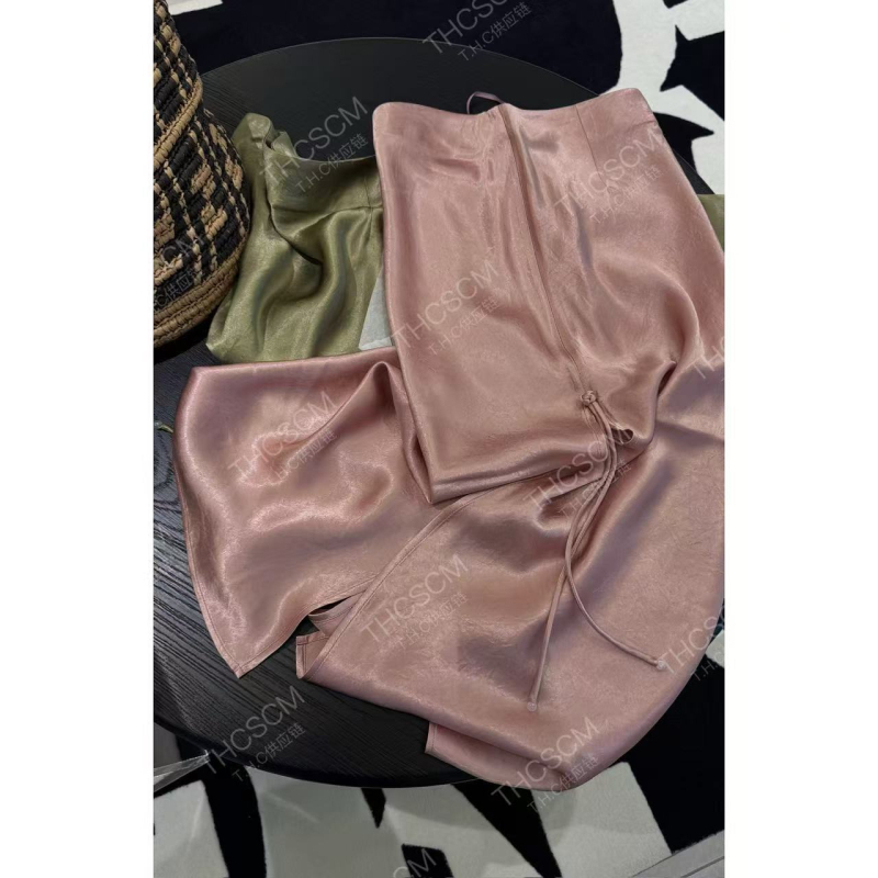 Youran 26 Novi proljetni model, Novi kineski stil, acetatna satenska crepe tkanina, prilagođeni kroj, midi suknja s ribljim repom, čvor i resice, bočni prorez