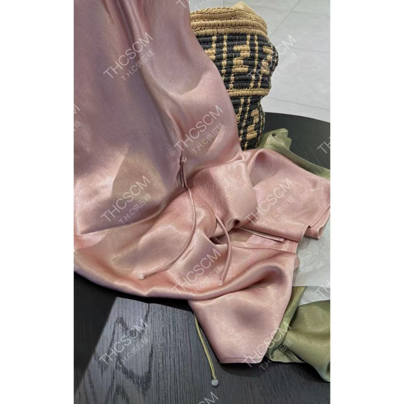 Youran 26 Novi proljetni model, Novi kineski stil, acetatna satenska crepe tkanina, prilagođeni kroj, midi suknja s ribljim repom, čvor i resice, bočni prorez