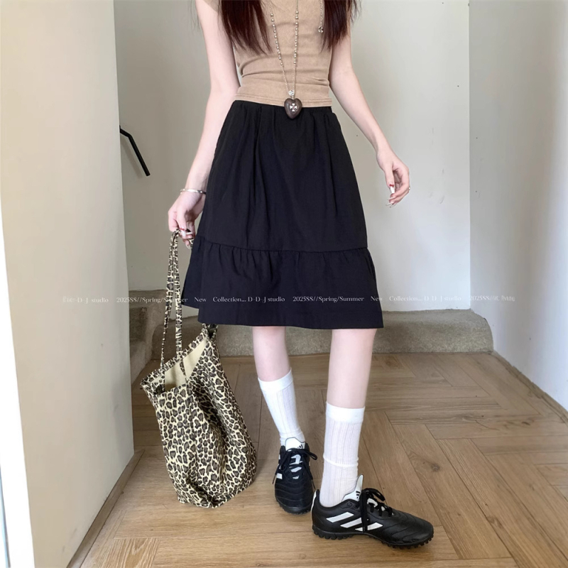 Prava fotografija — udobna svakodnevna suknja s elastičnim strukom, visokim strukom, A-linija midi kroj, puff detalj, za sitne figure.