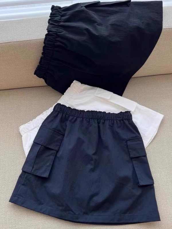Ženska ljetna lagana suknja u stilu casual workwear, s šnurlom, A-linijskog kroja, visokim strukom, svestrana i vizualno izdužuje siluetu.