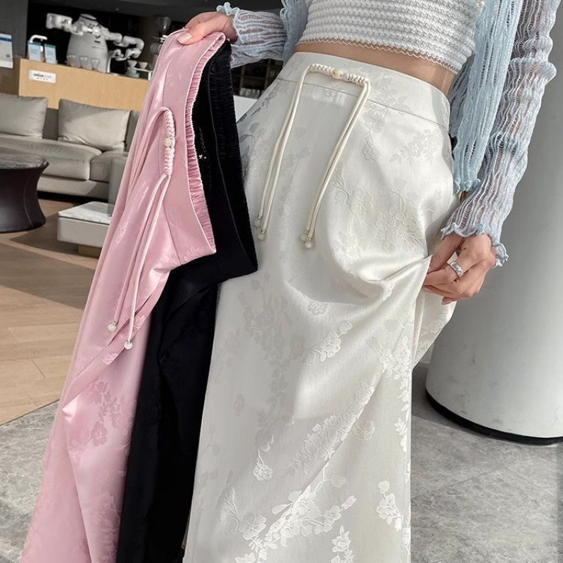 Ljetna retro kineska saten jacquard midi suknja s prednjim panelom, visokim strukom, vizualno sužava siluetu, elegantan gradski stil.