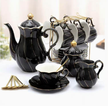 Skandináv stílusú aranyozott luxus porcelán teás- és kávés készlet, csészékkel, teáskannával és tálcával