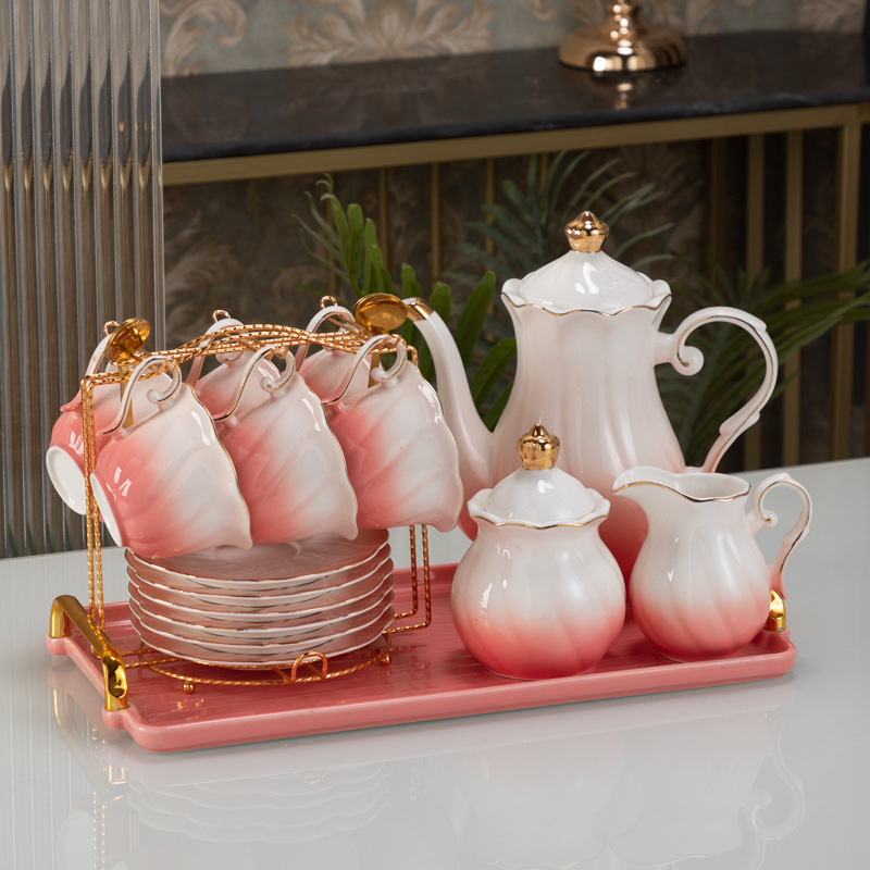 Skandináv stílusú aranyozott luxus porcelán teás- és kávés készlet, csészékkel, teáskannával és tálcával