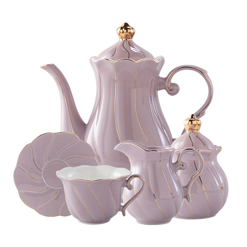 Skandináv stílusú aranyozott luxus porcelán teás- és kávés készlet, csészékkel, teáskannával és tálcával