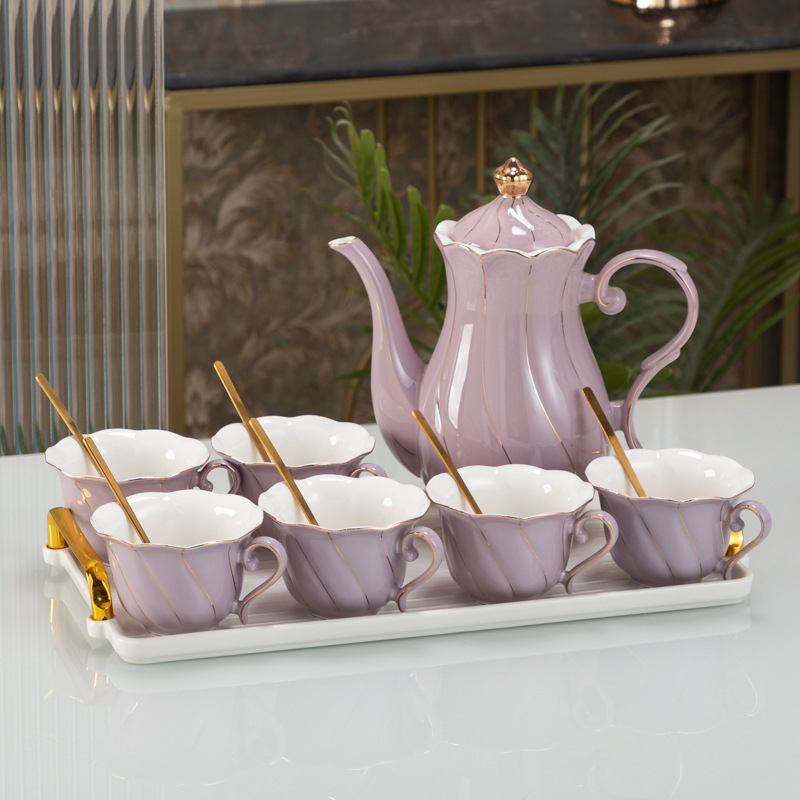 Skandináv stílusú aranyozott luxus porcelán teás- és kávés készlet, csészékkel, teáskannával és tálcával